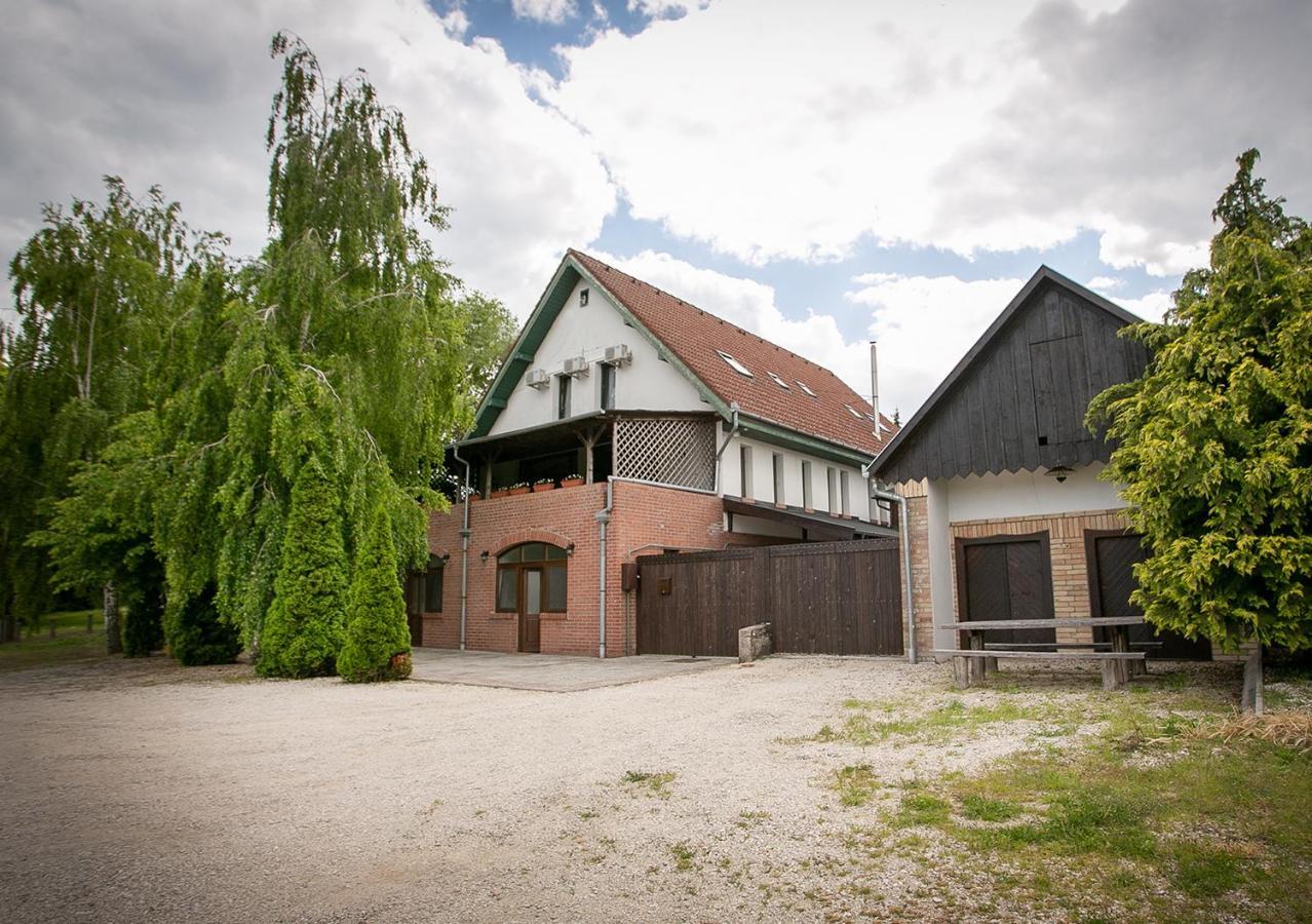 Forrás vendégház Dunaegyhaza Exterior foto